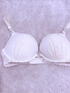 Victoria's Secret Lace Push-Up Bra in Ivory White